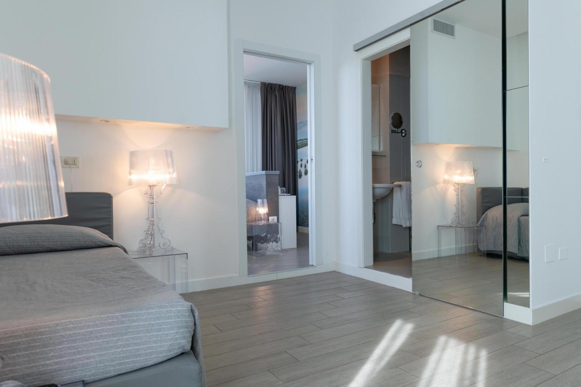 Perla Verde Hotel ミラノ・マリッティマ エクステリア 写真