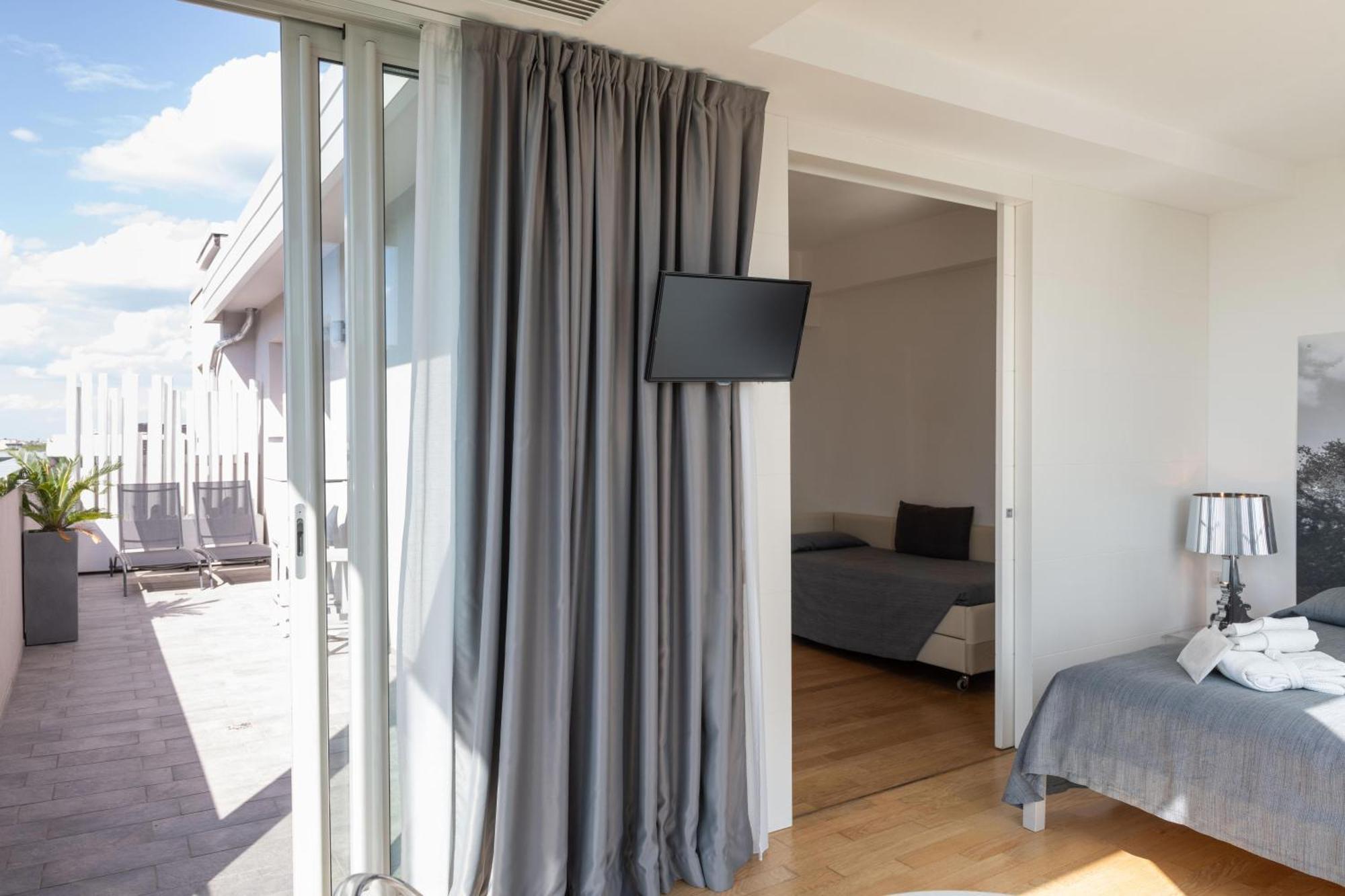 Perla Verde Hotel ミラノ・マリッティマ エクステリア 写真