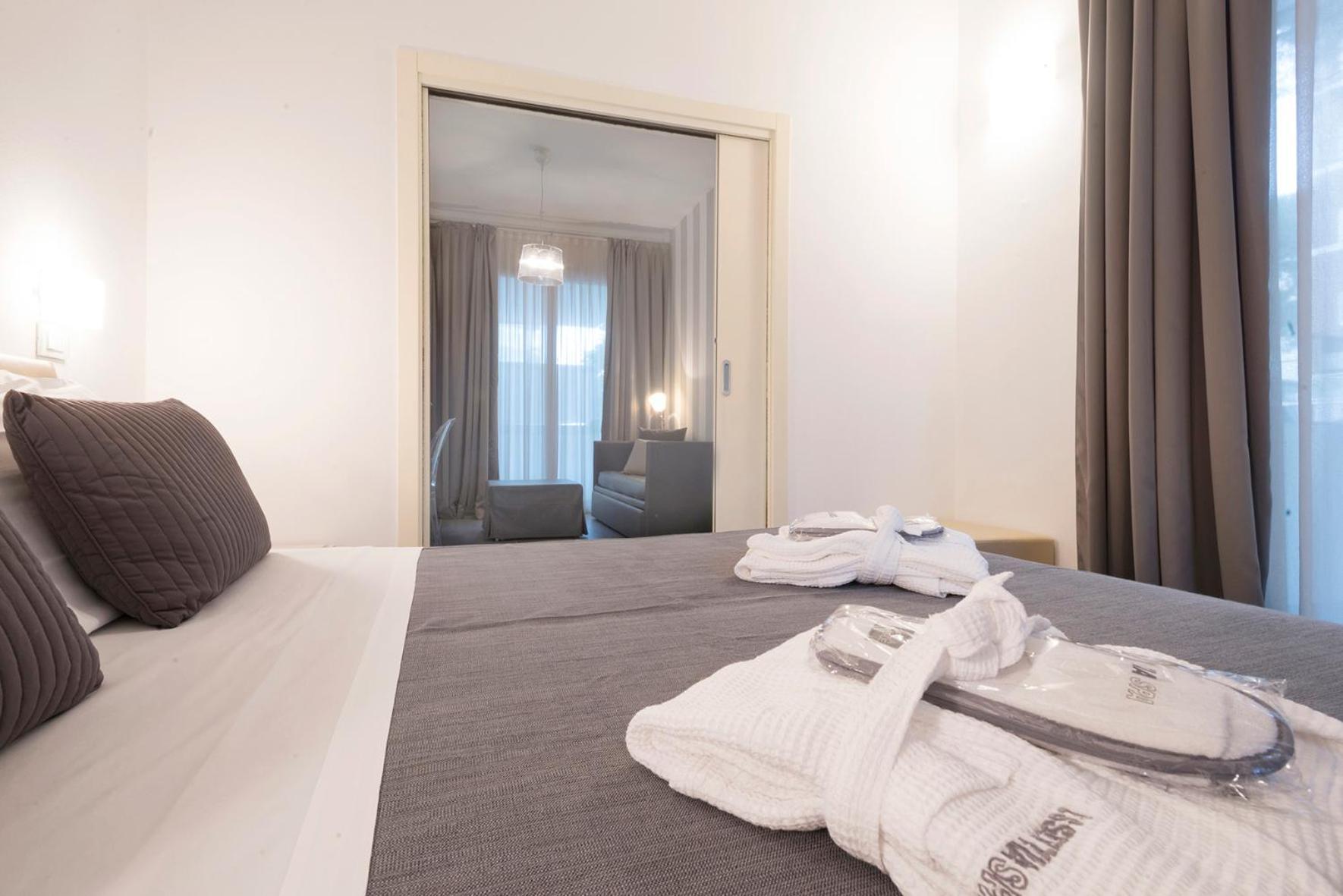 Perla Verde Hotel ミラノ・マリッティマ エクステリア 写真