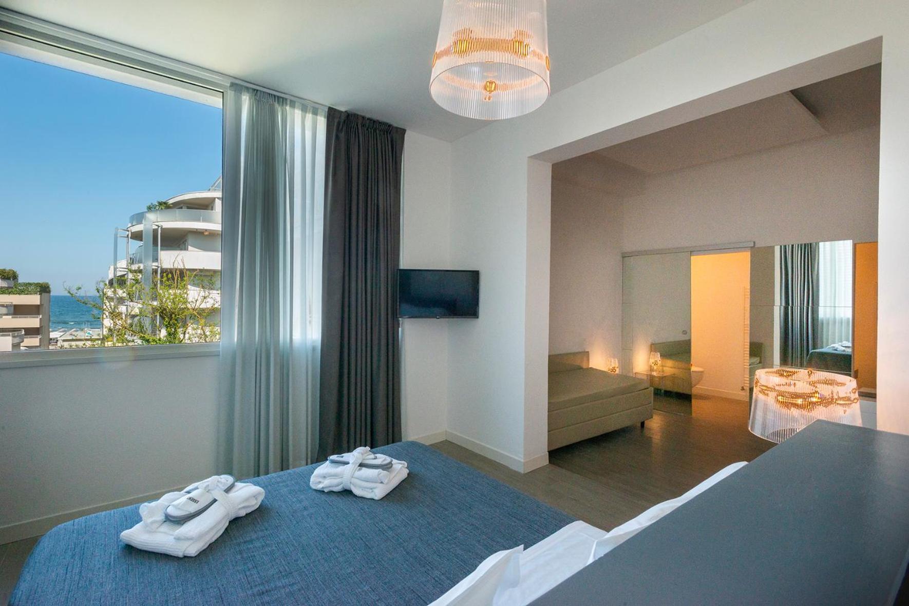 Perla Verde Hotel ミラノ・マリッティマ エクステリア 写真
