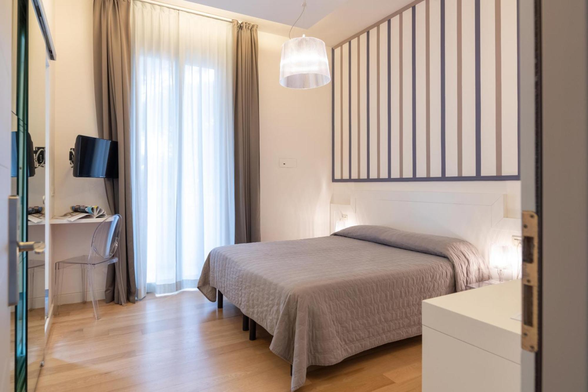 Perla Verde Hotel ミラノ・マリッティマ エクステリア 写真