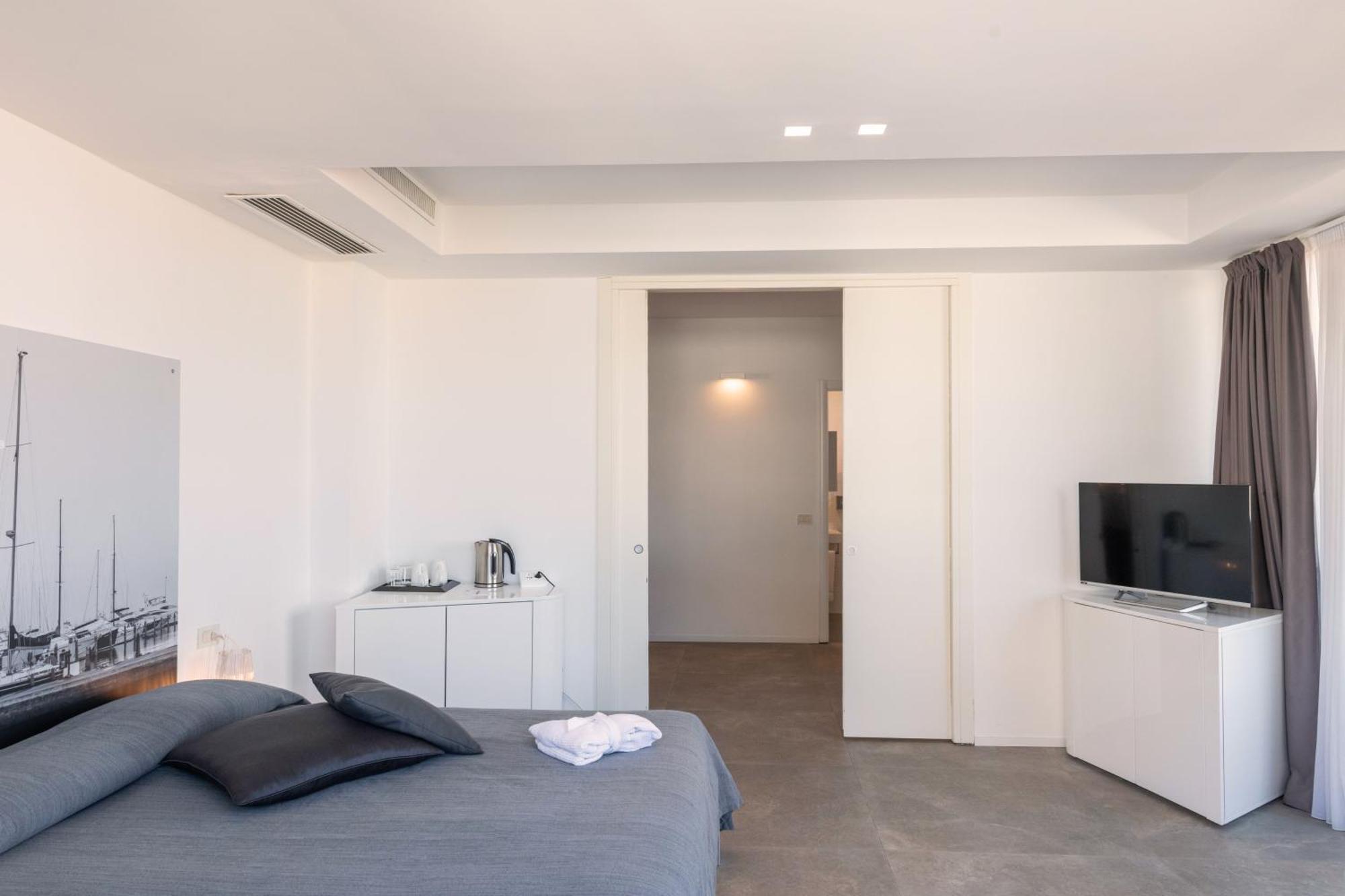 Perla Verde Hotel ミラノ・マリッティマ エクステリア 写真