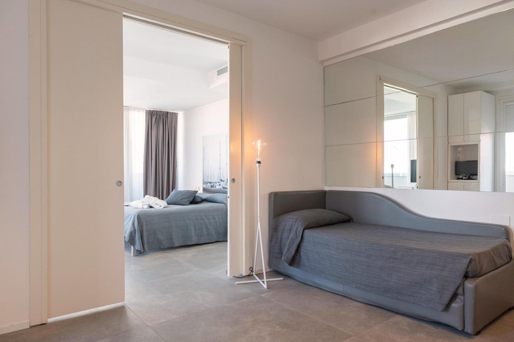 Perla Verde Hotel ミラノ・マリッティマ エクステリア 写真