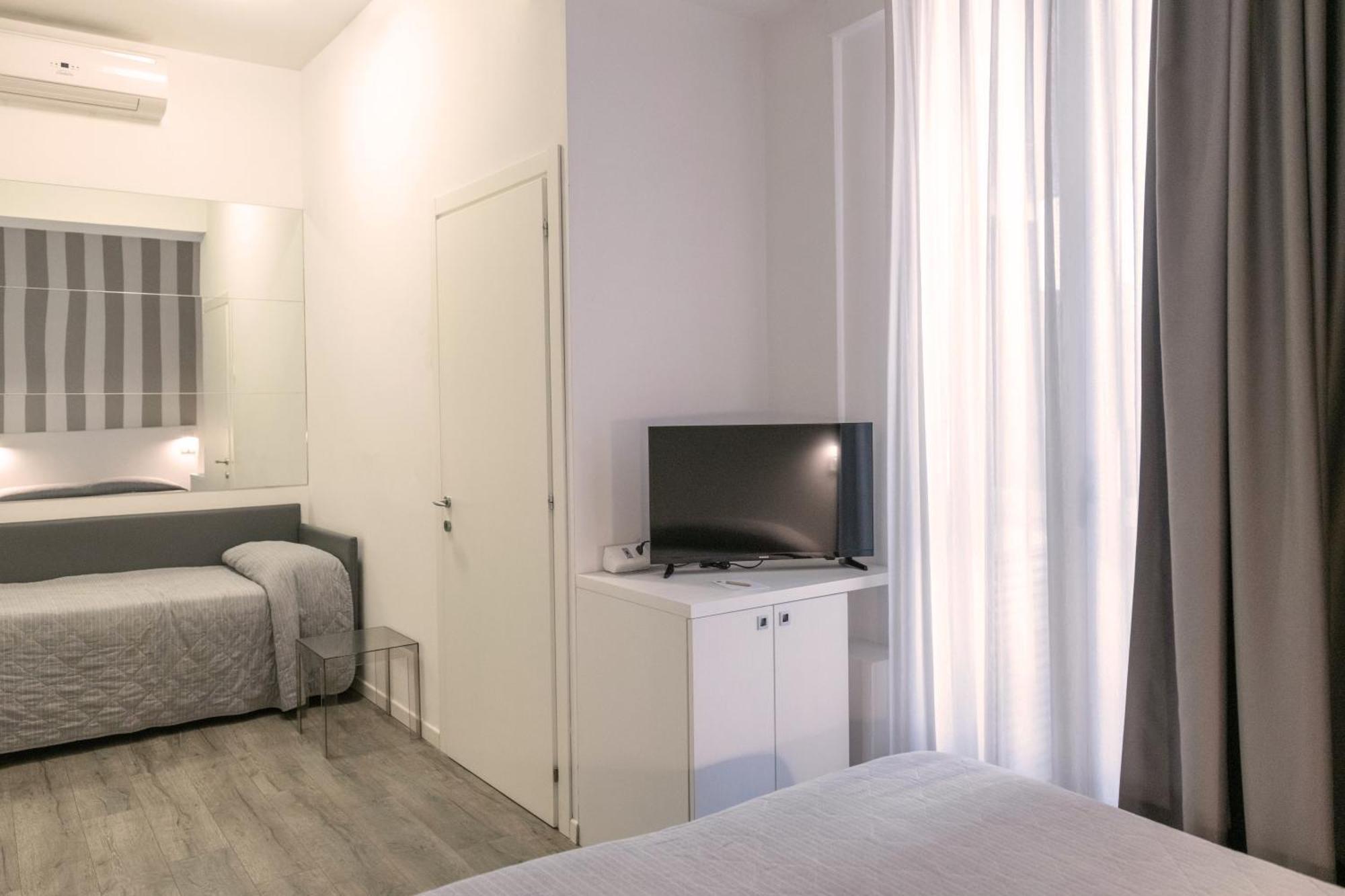 Perla Verde Hotel ミラノ・マリッティマ エクステリア 写真