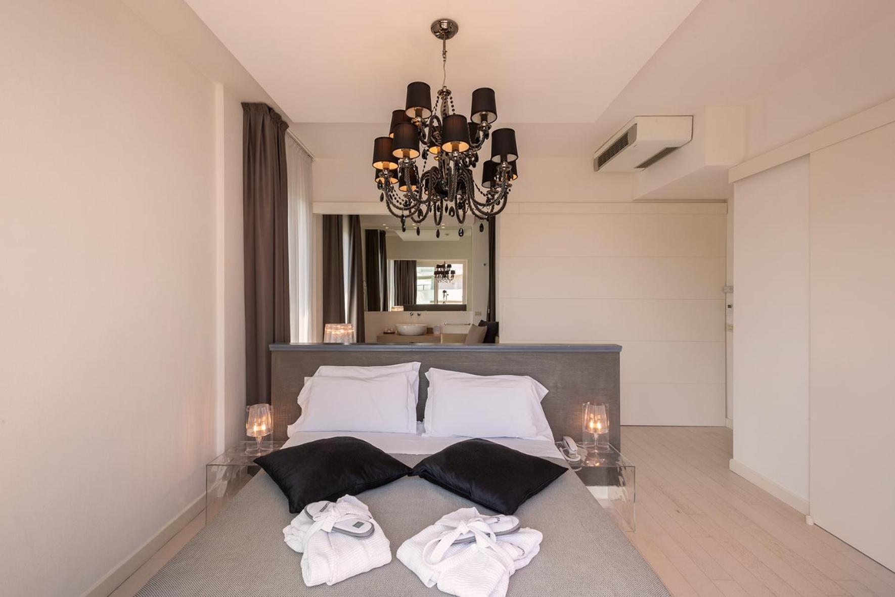 Perla Verde Hotel ミラノ・マリッティマ エクステリア 写真