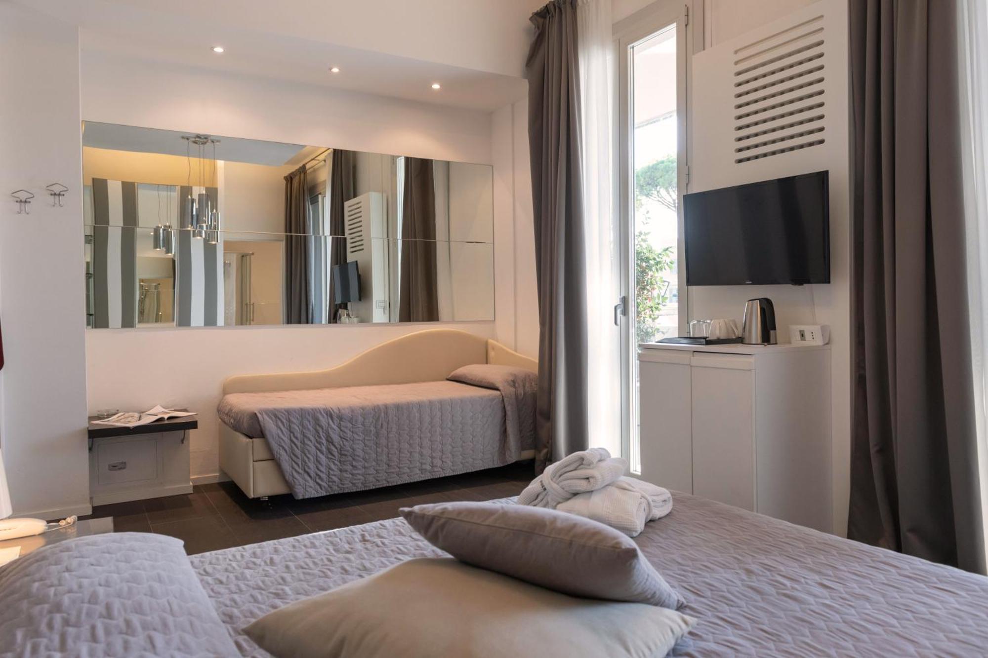 Perla Verde Hotel ミラノ・マリッティマ エクステリア 写真