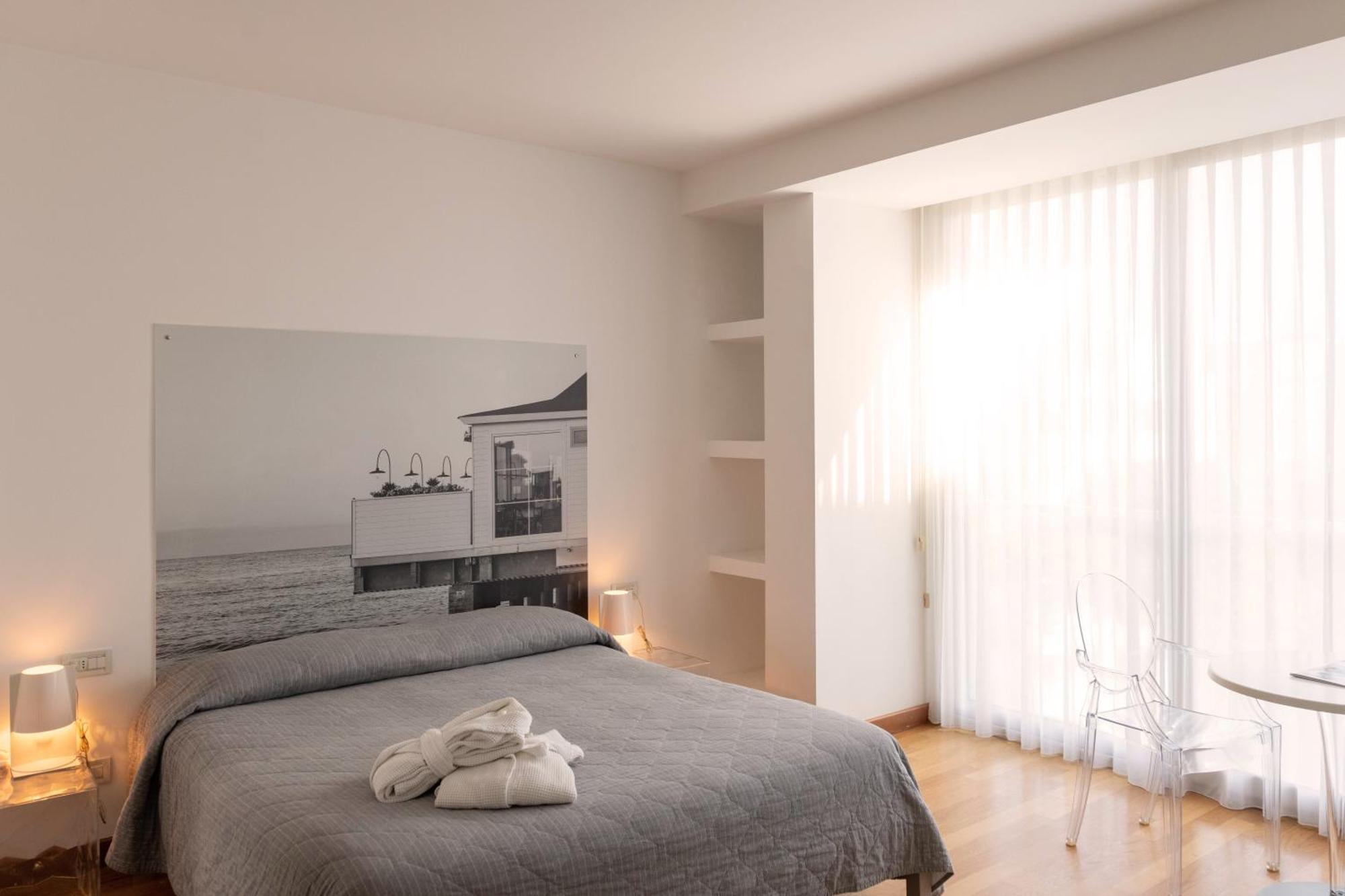 Perla Verde Hotel ミラノ・マリッティマ エクステリア 写真