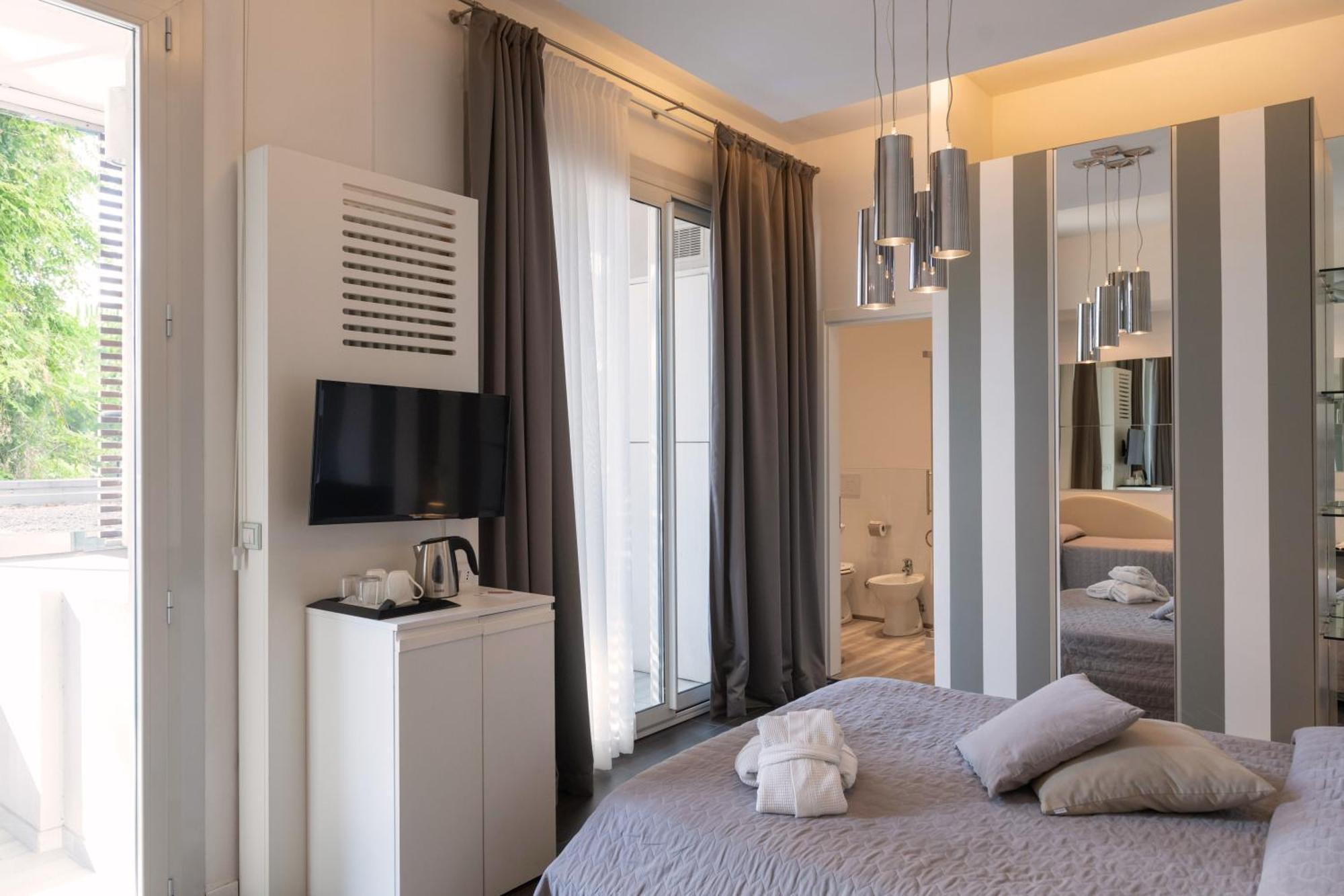 Perla Verde Hotel ミラノ・マリッティマ エクステリア 写真