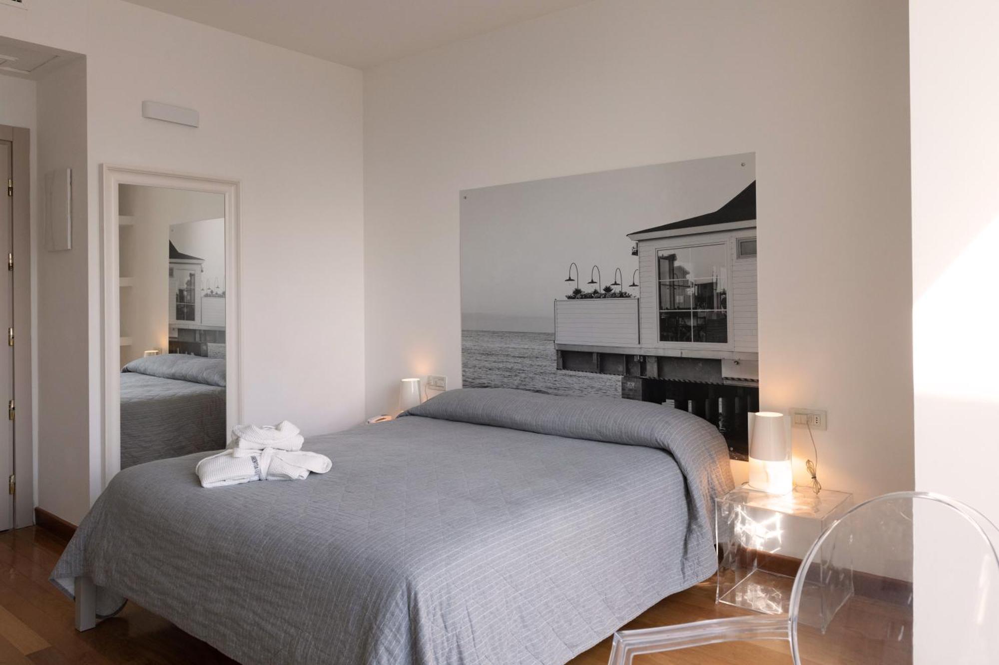 Perla Verde Hotel ミラノ・マリッティマ エクステリア 写真