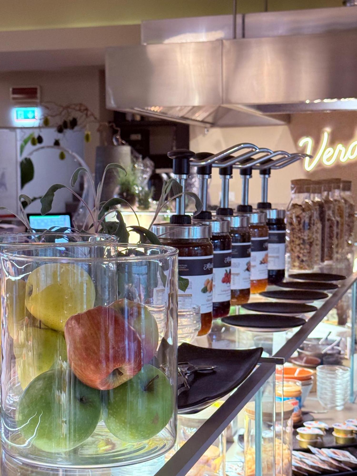 Perla Verde Hotel ミラノ・マリッティマ エクステリア 写真